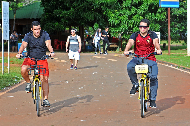Ciclistas no Parque da Cidade - Brasília - Distrito Federal